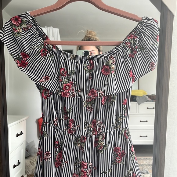 Floral off the shoulder dress - Picture 2 of 7